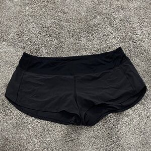 Lululemon Speed-up lined low rise short